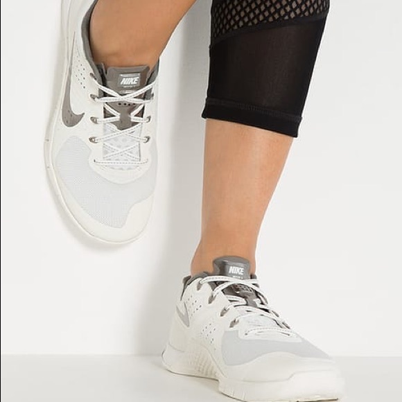 Nike Metcon 2 Sneakers - Picture 2 of 7